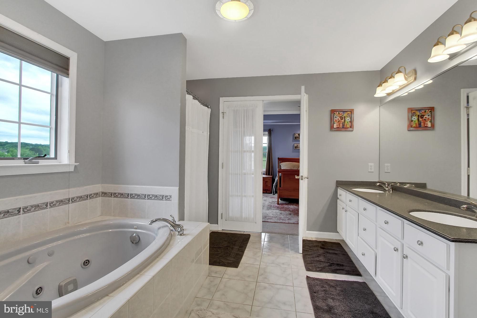 194 Ridgefield Drive York, PA 17403 - Photo 19 of 38 Gallery Image 19