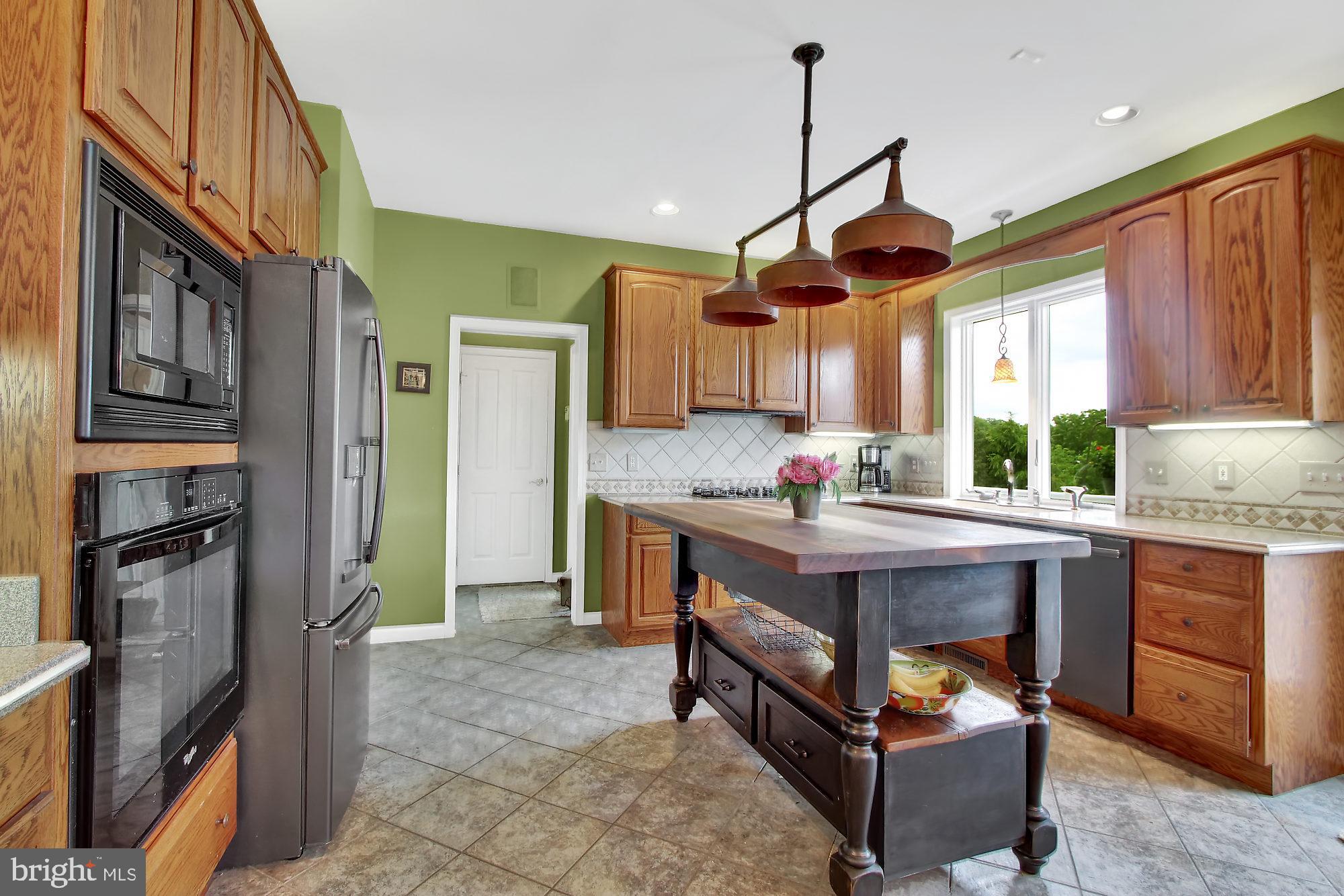 194 Ridgefield Drive York, PA 17403 - Photo 8 of 38 Gallery Image 8