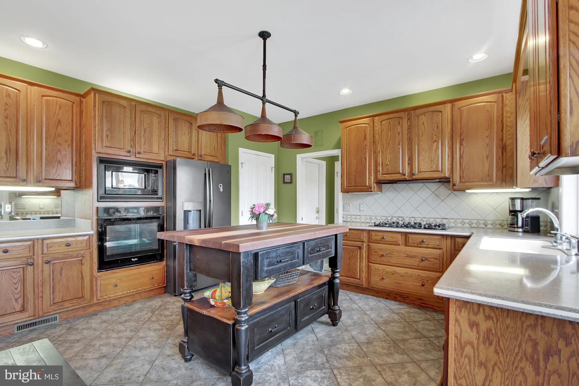 194 Ridgefield Drive York, PA 17403 - Photo 10 of 38 Gallery Image 10