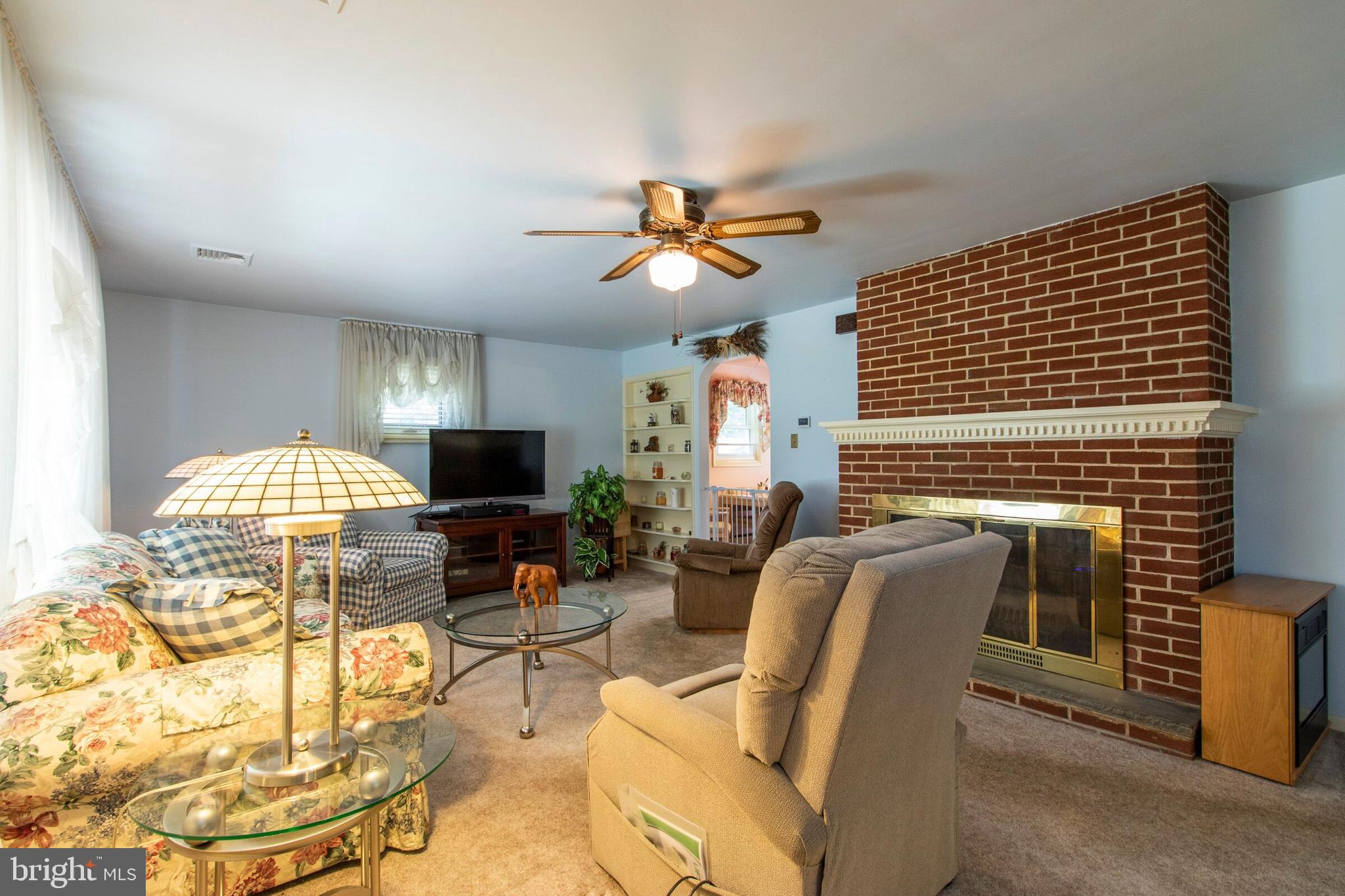 1129 Laurelwood Road Pottstown, PA 19465 - Photo 3 of 18 Family Room
