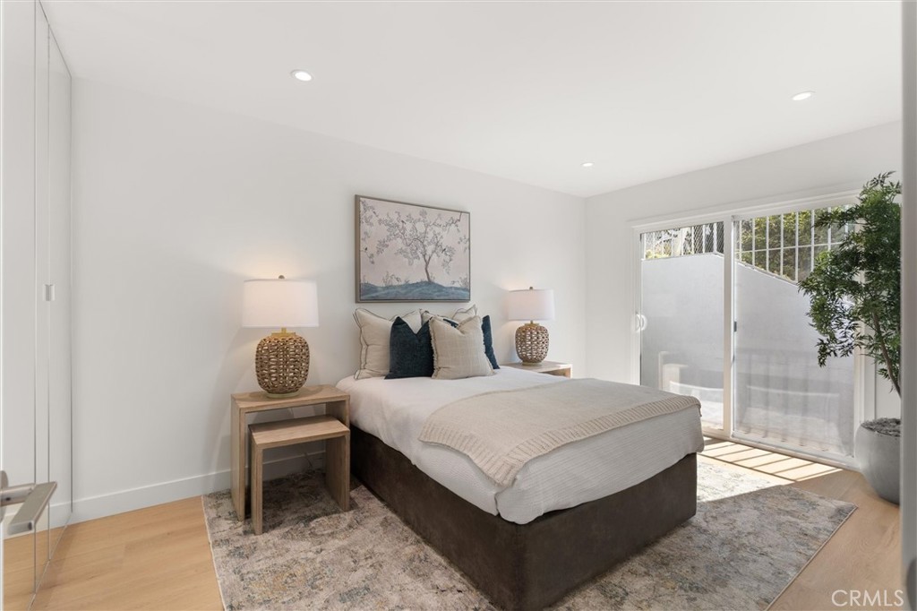 1200 East Ocean Boulevard, Unit 41 Long Beach, CA 90802 - Photo 25 of 35 a bedroom with a bed and a table