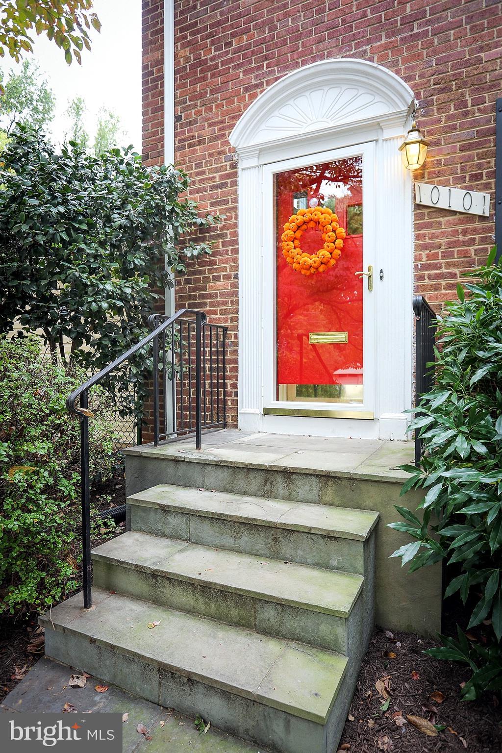 10101 Gates Avenue Silver Spring, MD 20902 - Photo 4 of 59 WELCOMING RED DOOR INTO THIS MOVE-IN READY HOME