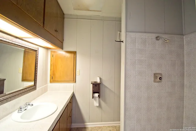 $1,300,000 | 5673 Fm 1628, Adkins, TX 78101