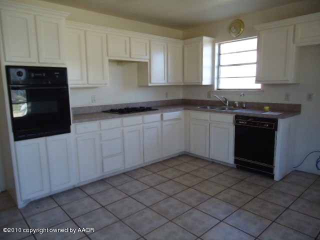 2708 Emory Drive Amarillo, TX 79110 - Photo 3 of 4 Kitchen