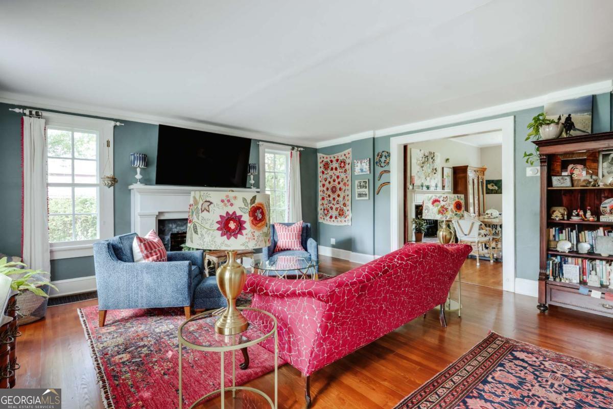 552 Cobb Street Athens, GA 30606 - Photo 8 of 55 a living room with furniture and a flat screen tv