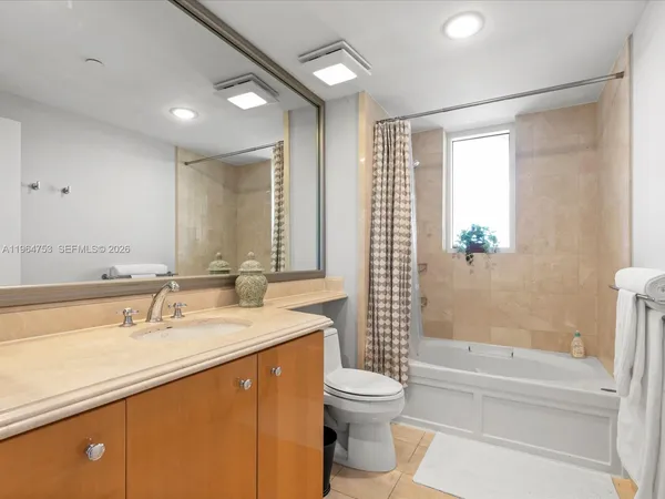 $16,500 | 17875 Collins Avenue, Unit 4405, Sunny Isles Beach, FL 33160