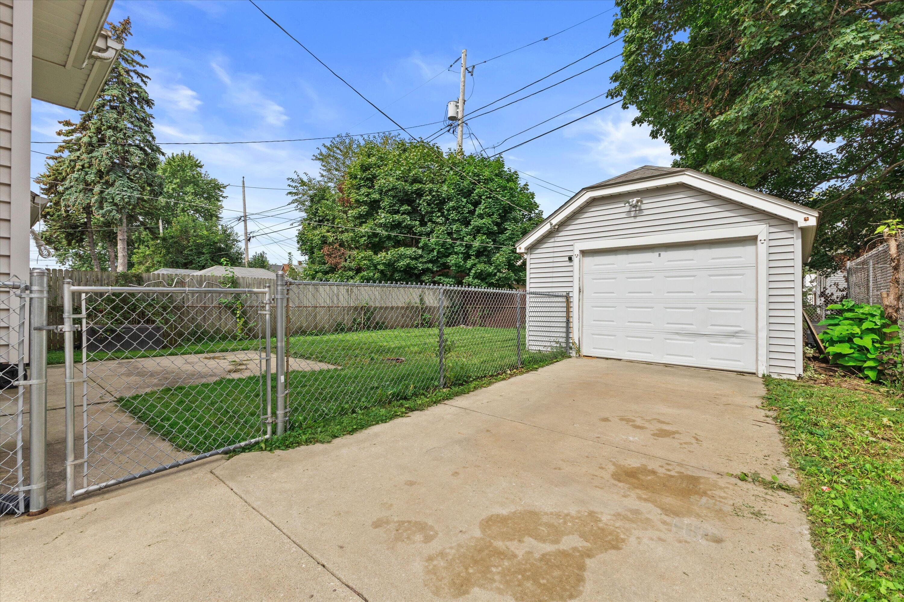3002 Bate Street Racine, WI 53403 - Photo 25 of 28 25