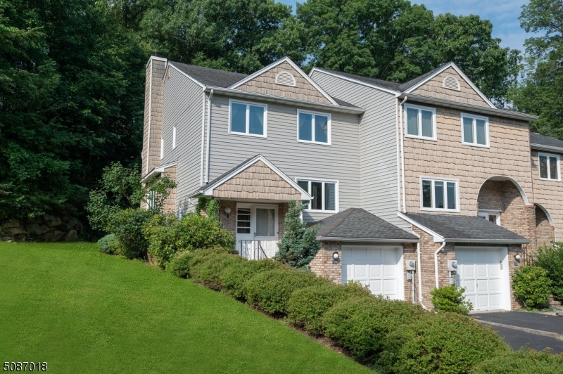 129 Patriots Road Morris Plains, NJ 07950 - Photo 2 of 23