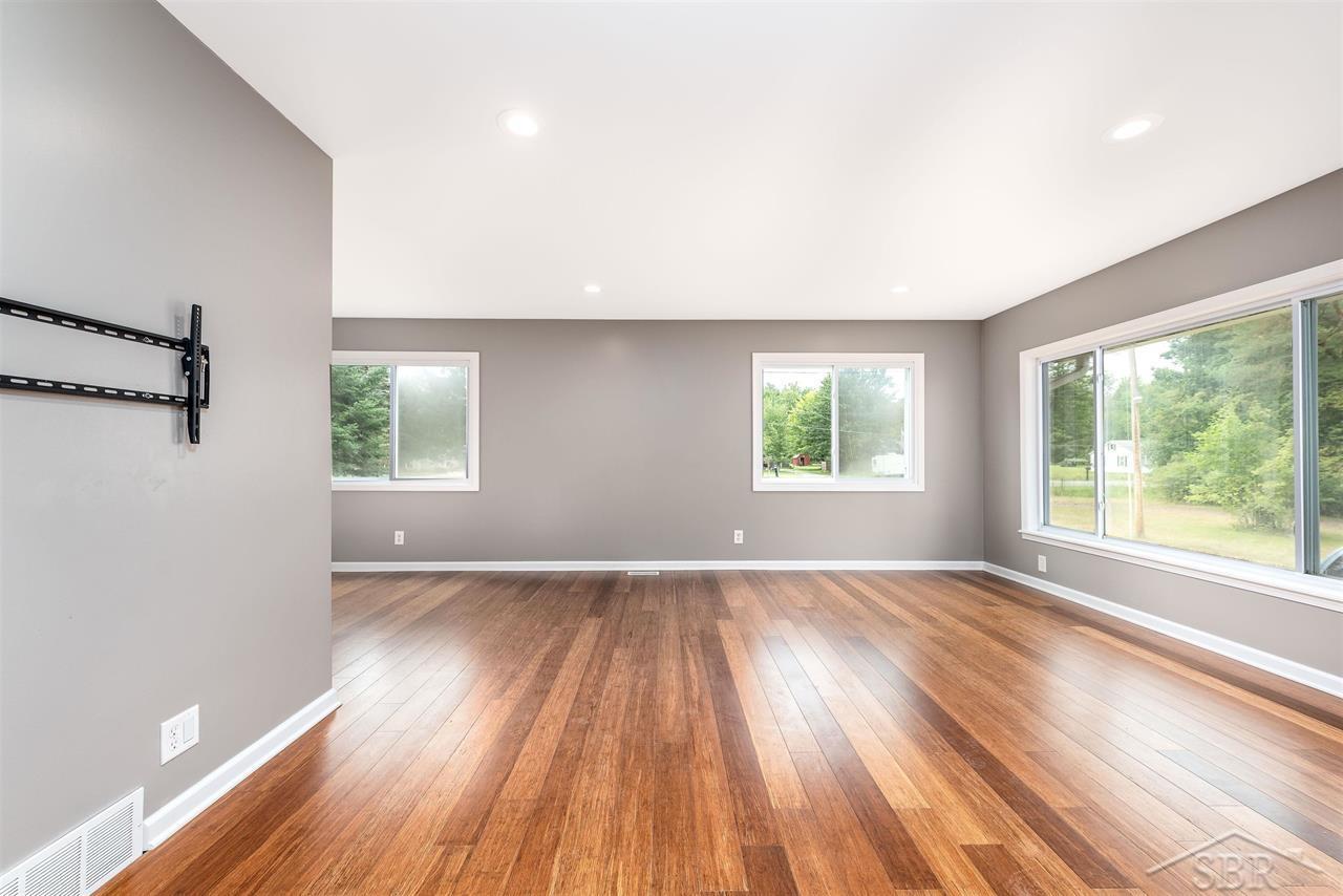 639 South Homer Road Midland, MI 48640 - Photo 6 of 44 50088486-5.JPG