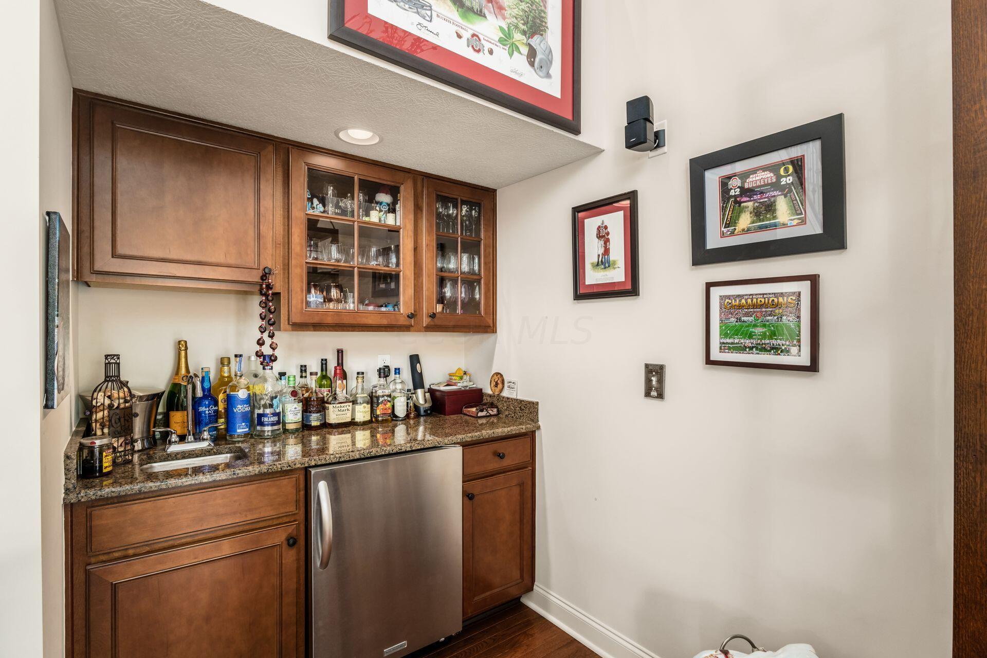 7515 Presidium Loop Galena, OH 43021 - Photo 26 of 66 A corner bar graces the great room