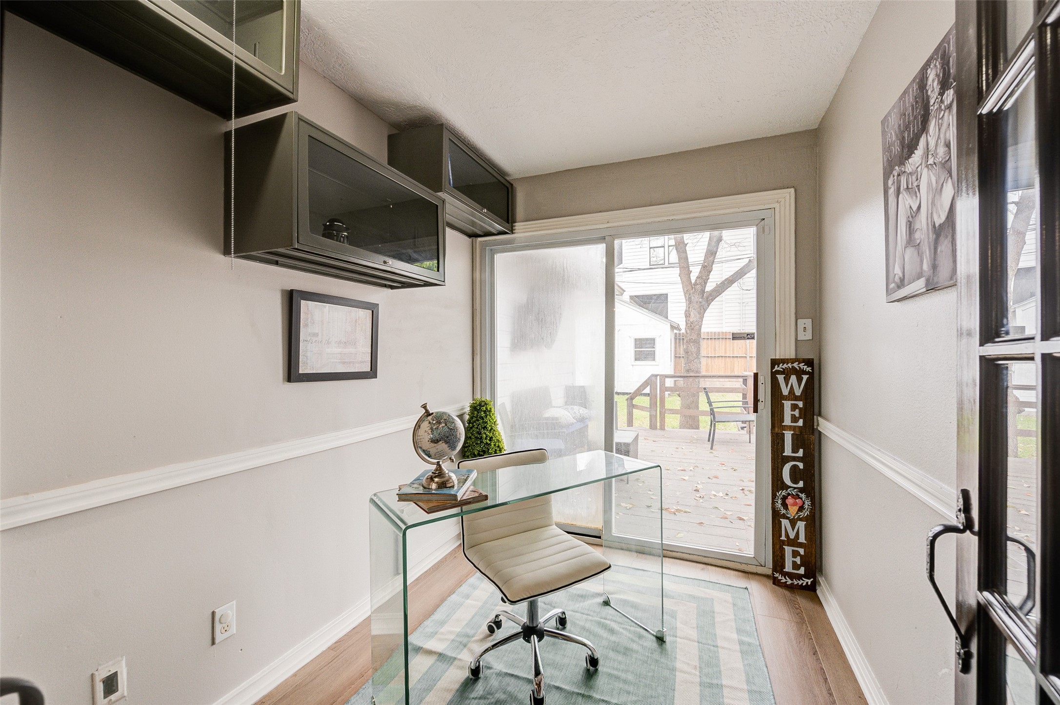 1207 Archer Street Houston, TX 77009 - Photo 21 of 30 a living room with furniture and a flat screen tv
