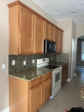 $2,400 | 4523 Sunset Lane, Oviedo, FL 32765