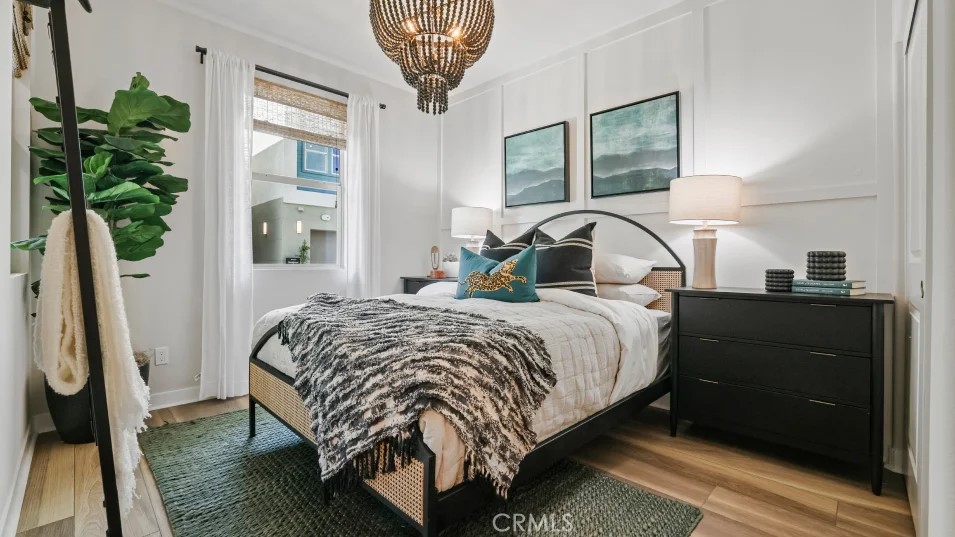 1005 Walnut Terrace Montebello, CA 90640 - Photo 25 of 37 a bedroom with a large bed and a potted plant