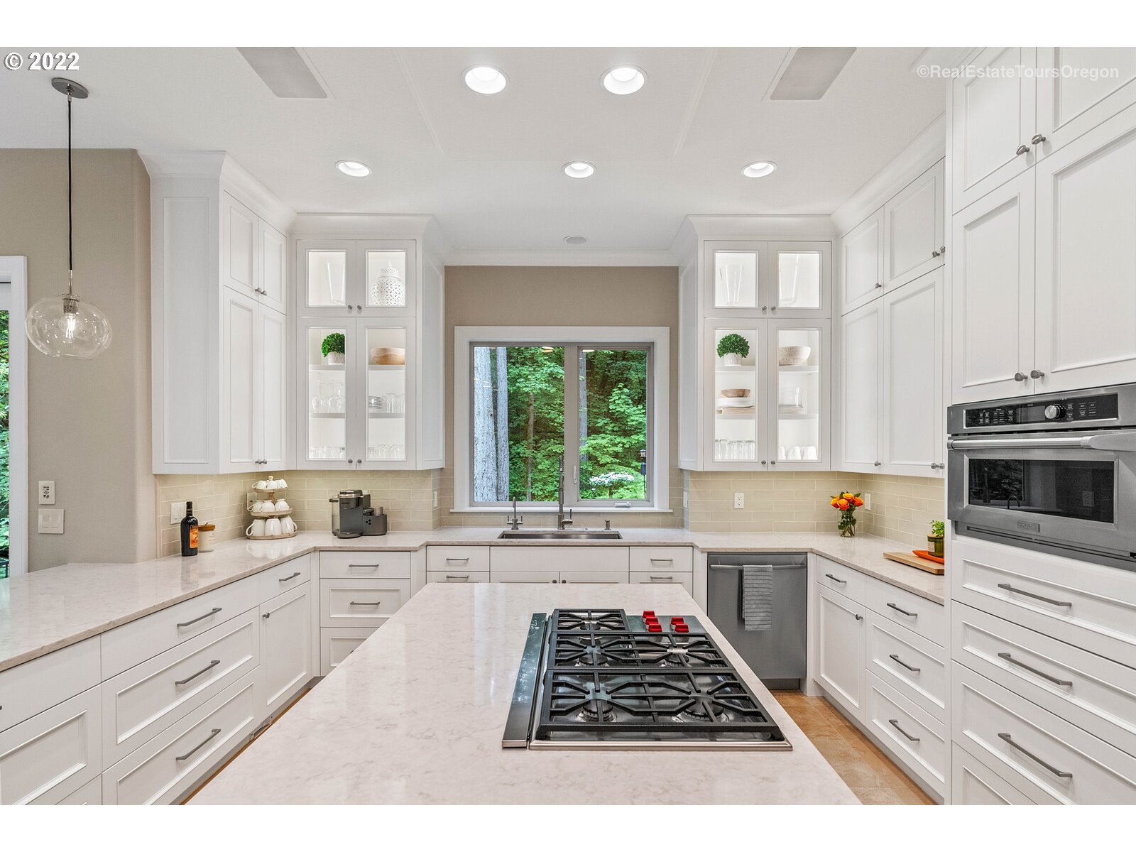 14050 Southwest Ridgefield Lane Tigard, OR 97223 - Photo 12 of 32 Gallery Image 12