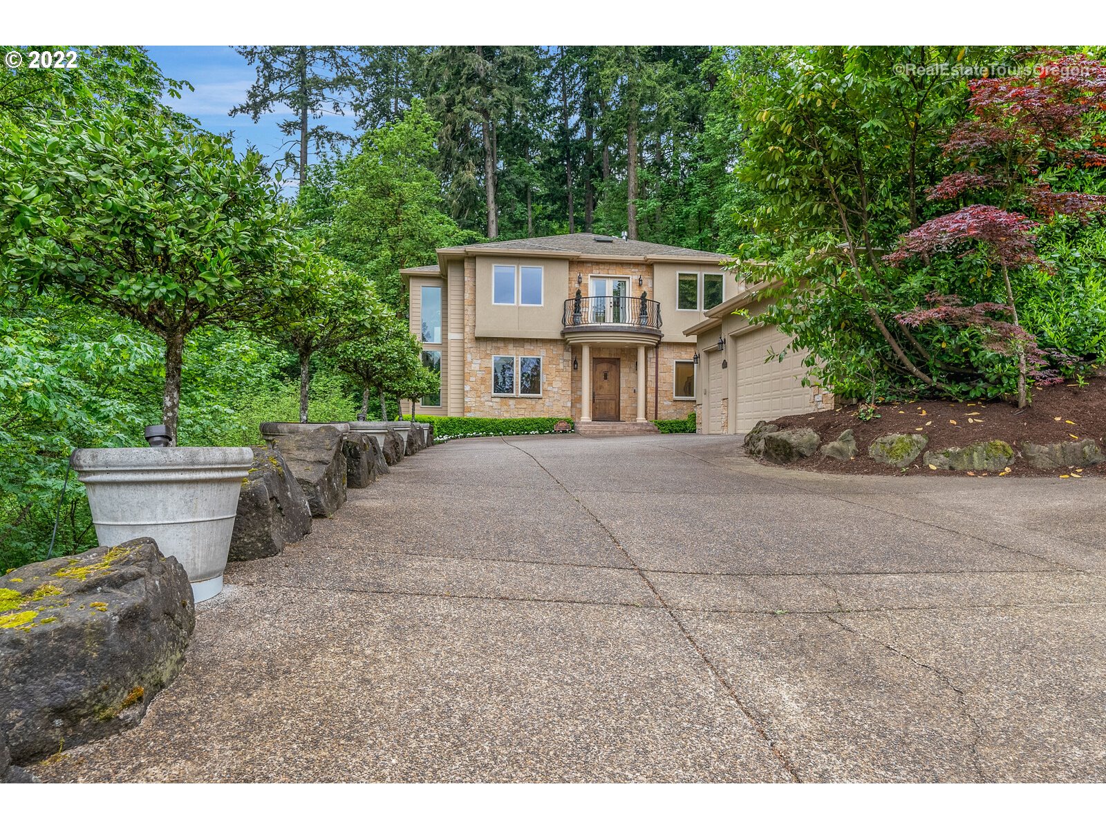 14050 Southwest Ridgefield Lane Tigard, OR 97223 - Photo 2 of 32 Gallery Image 2