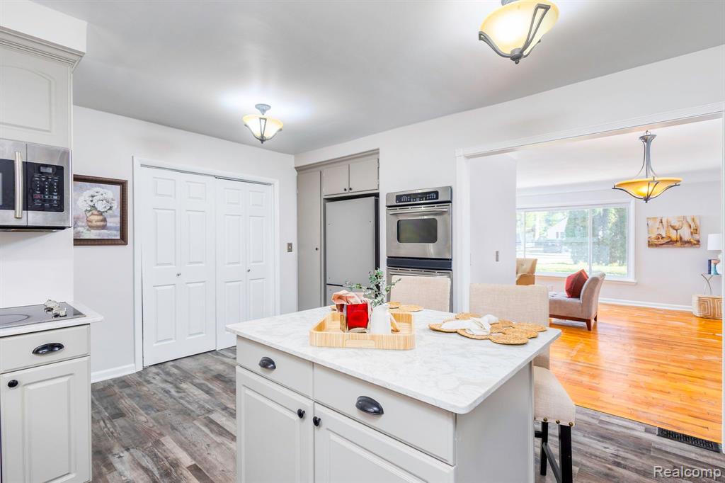 21203 Berg Road Southfield, MI 48033 - Photo 12 of 31
