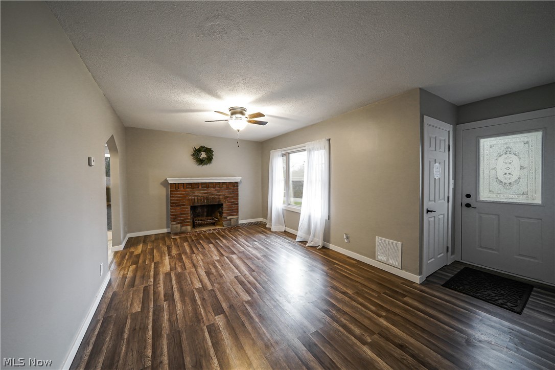 254 Mathews Road Youngstown, OH 44512 - Photo 5 of 33