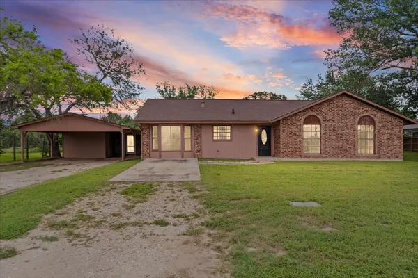 $240,000 | 650 West Austin Street, Luling, TX 78648