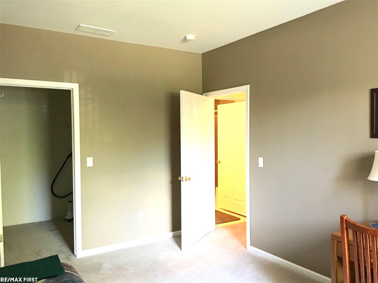 45739 Heather Ridge Drive Macomb, MI 48044 - Photo 18 of 23 31302745-17.JPG