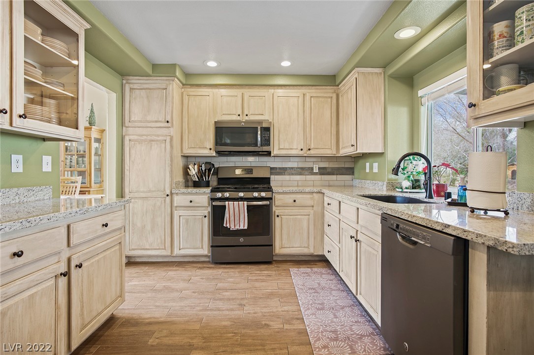 1720 Flat Ridge Road Henderson, NV 89014 - Photo 6 of 33