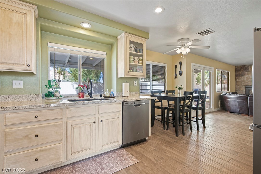1720 Flat Ridge Road Henderson, NV 89014 - Photo 7 of 33