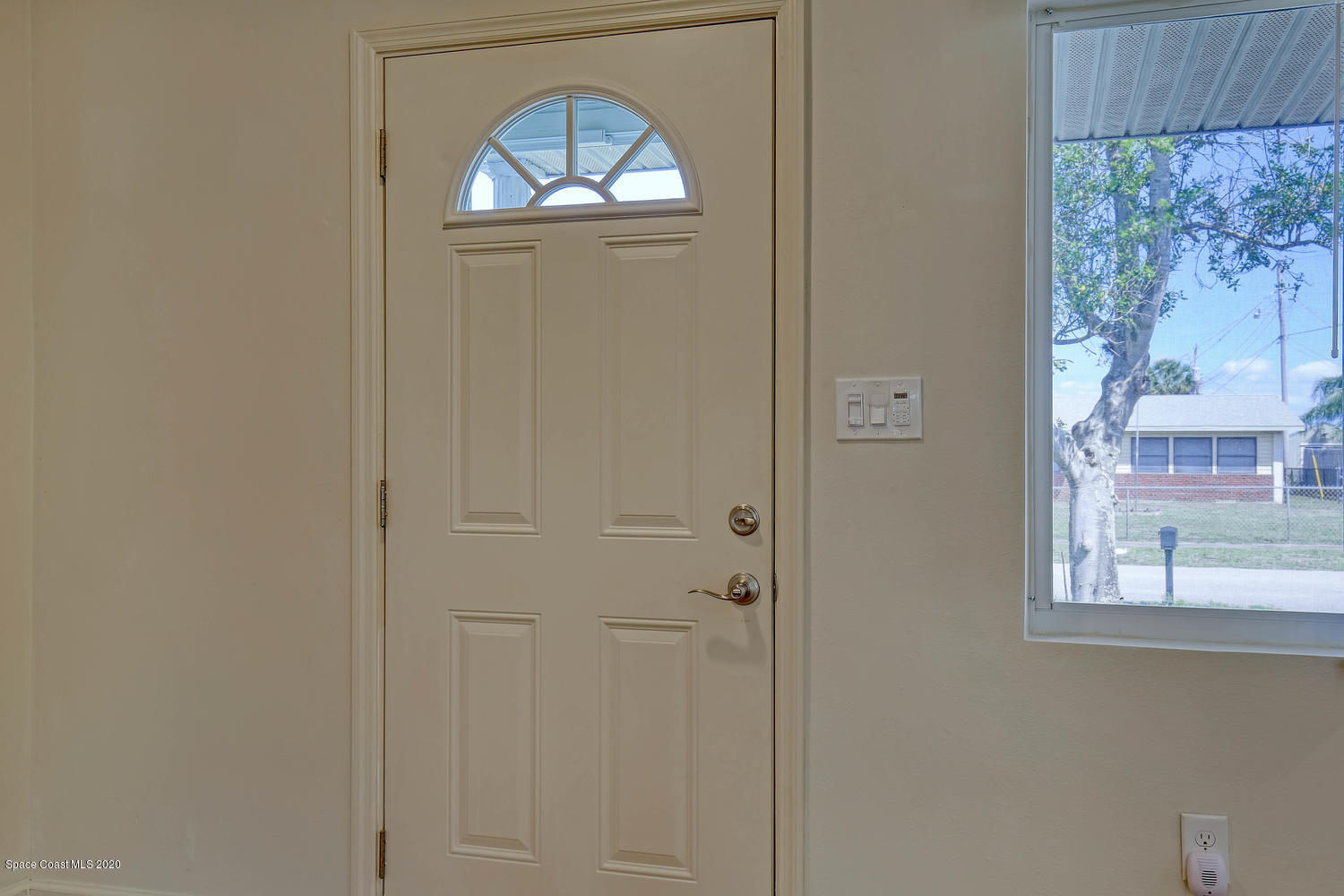 930 Bacon Circle Northeast Palm Bay, FL 32905 - Photo 3 of 33 Entry foyer