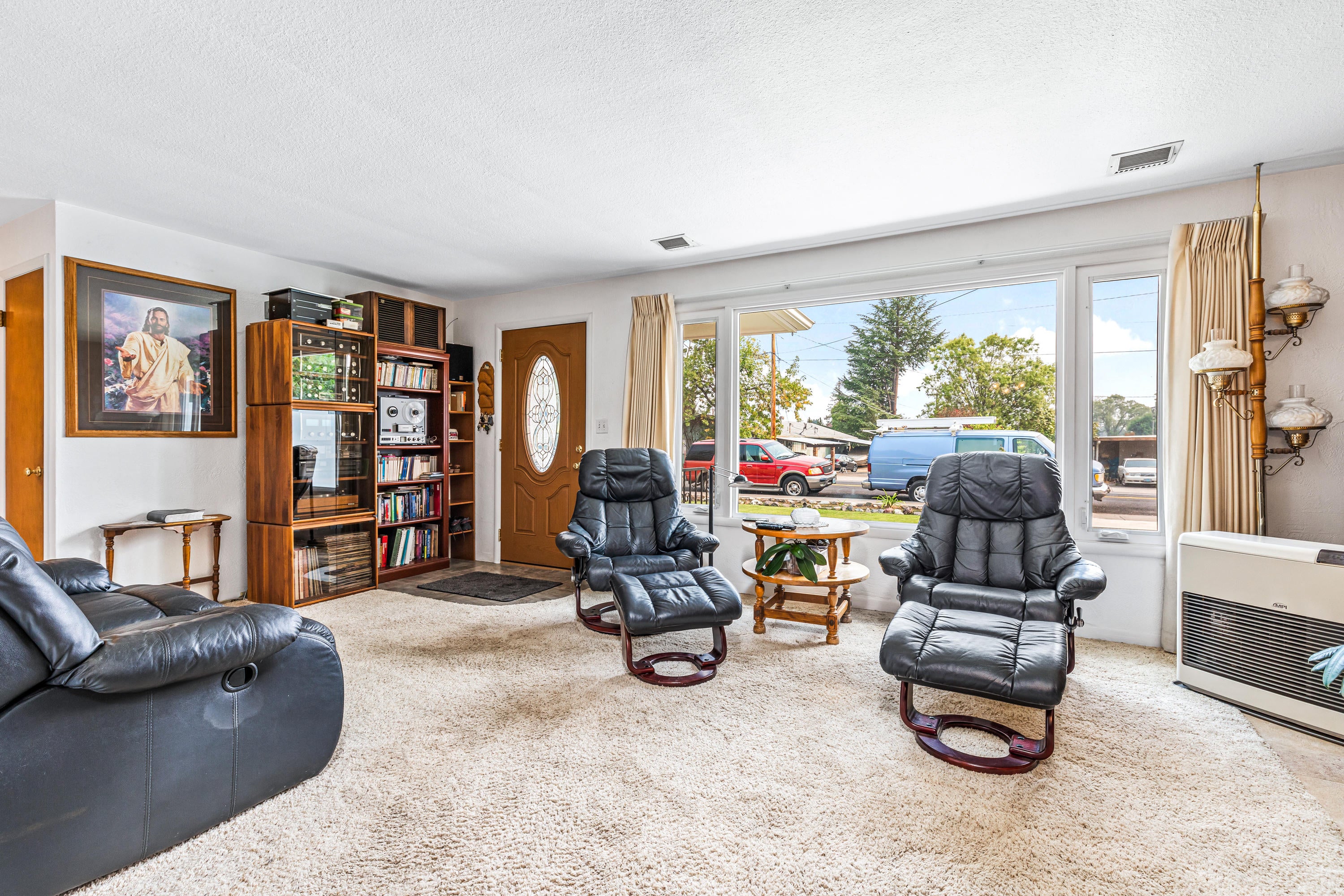 630 South 4th Street Central Point, OR 97502 - Photo 5 of 38 005