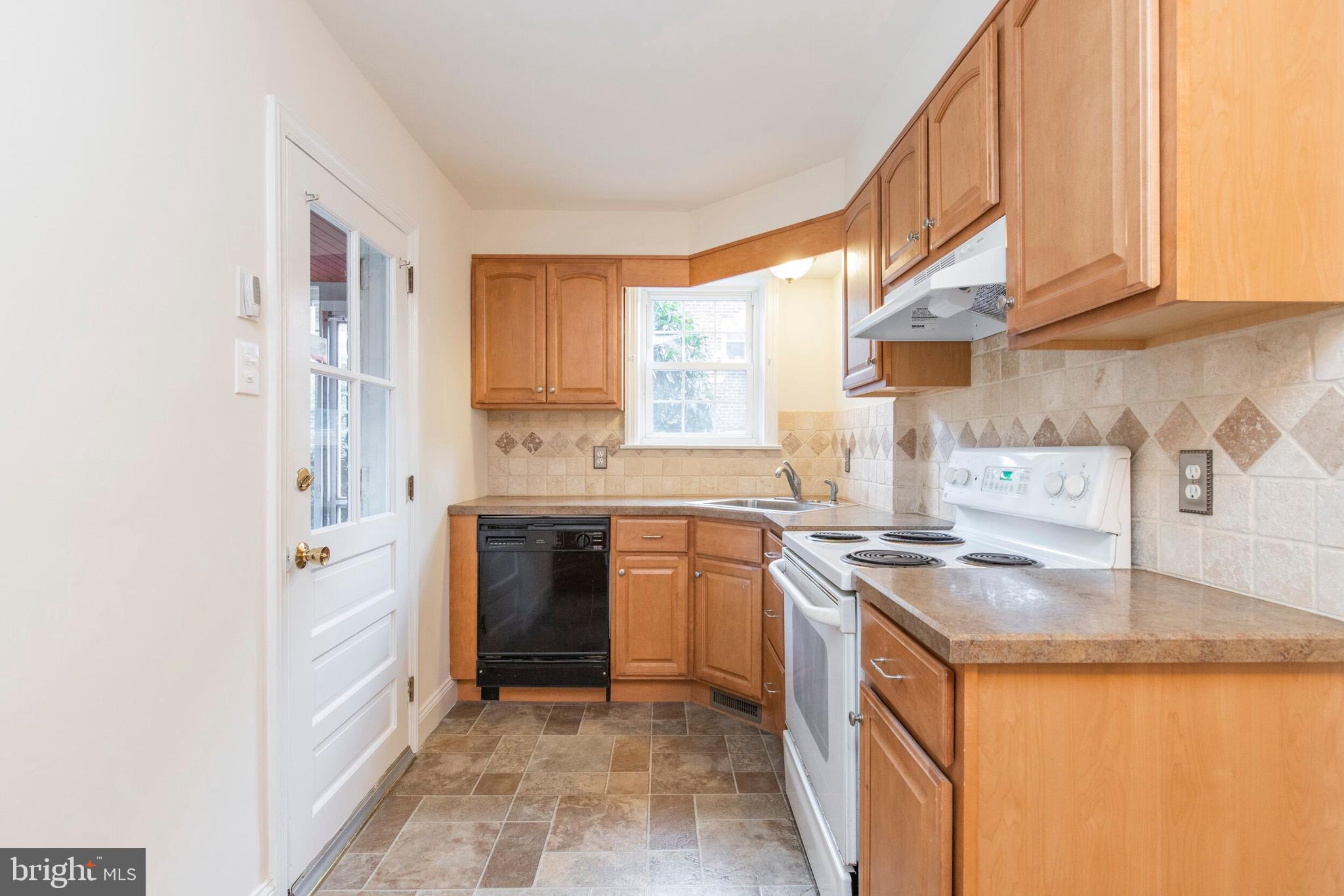 285 Friendship Road Drexel Hill, PA 19026 - Photo 7 of 30