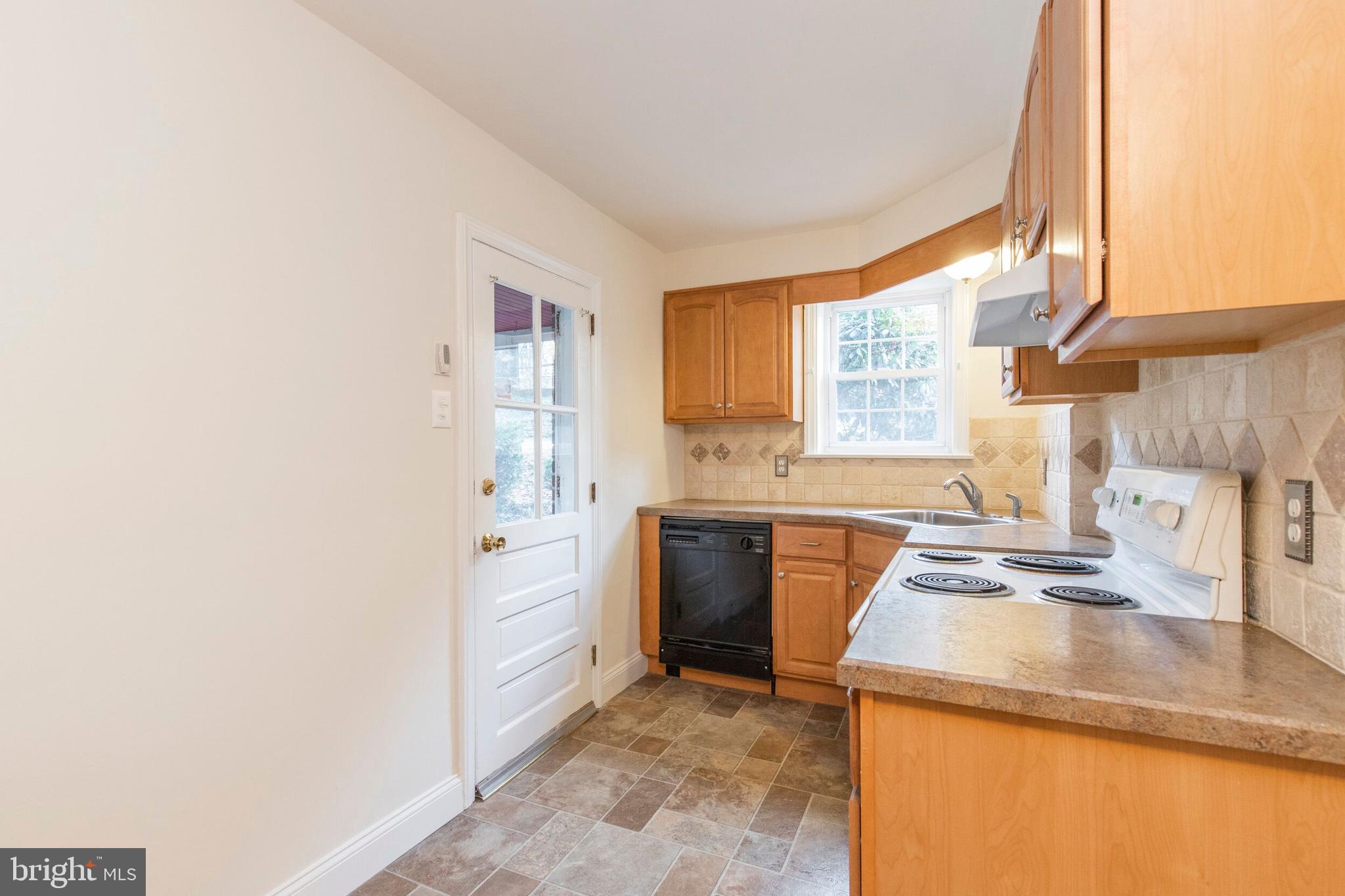 285 Friendship Road Drexel Hill, PA 19026 - Photo 9 of 30