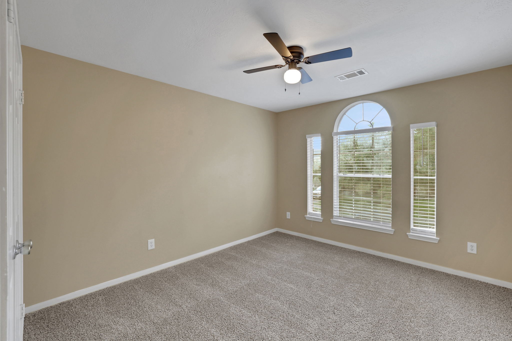 23207 Olive Ridge Court Katy, TX 77494 - Photo 32 of 46 an empty room with ceiling fan and window