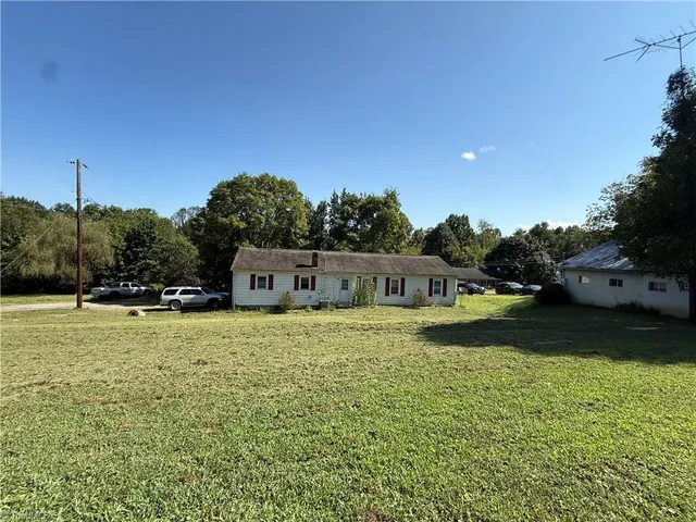 $399,900 | 271 Meadowbrook Circle, Millers Creek, NC 28651