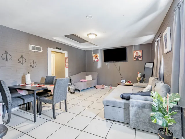 $215,000 | 210 Southgate Avenue, Chicago Heights, IL 60411