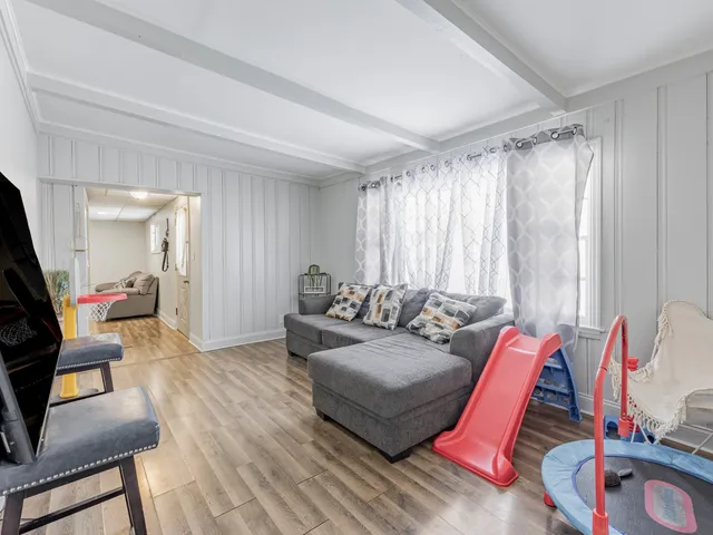 $215,000 | 210 Southgate Avenue, Chicago Heights, IL 60411