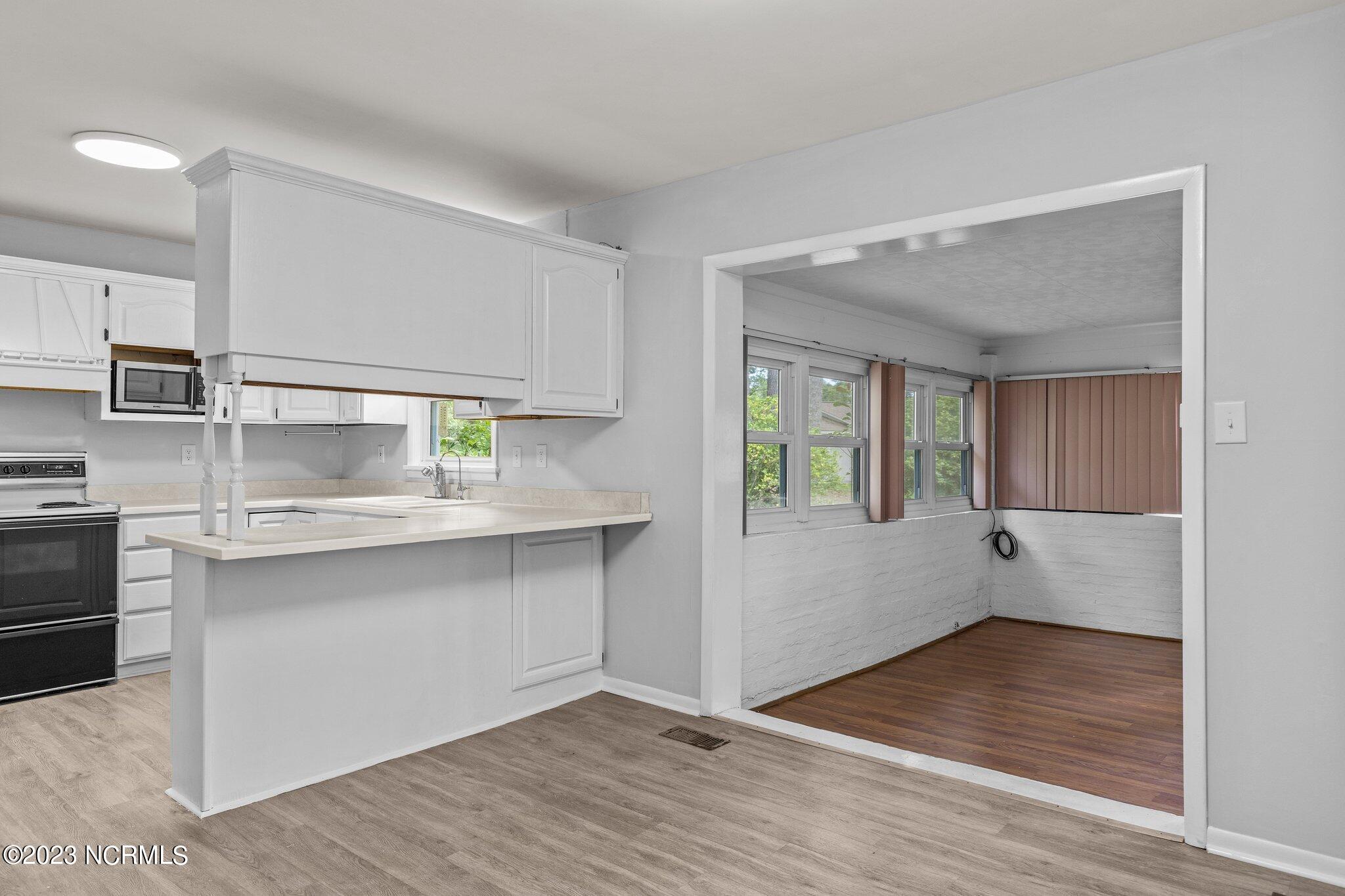 4303 Country Club Road Morehead City, NC 28557 - Photo 11 of 46