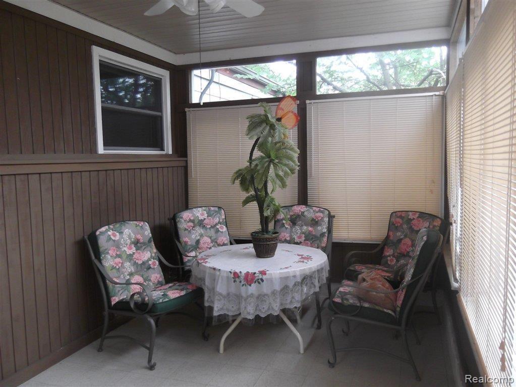 9546 Pardee Road Taylor, MI 48180 - Photo 5 of 17 Sunroom 1 of 2