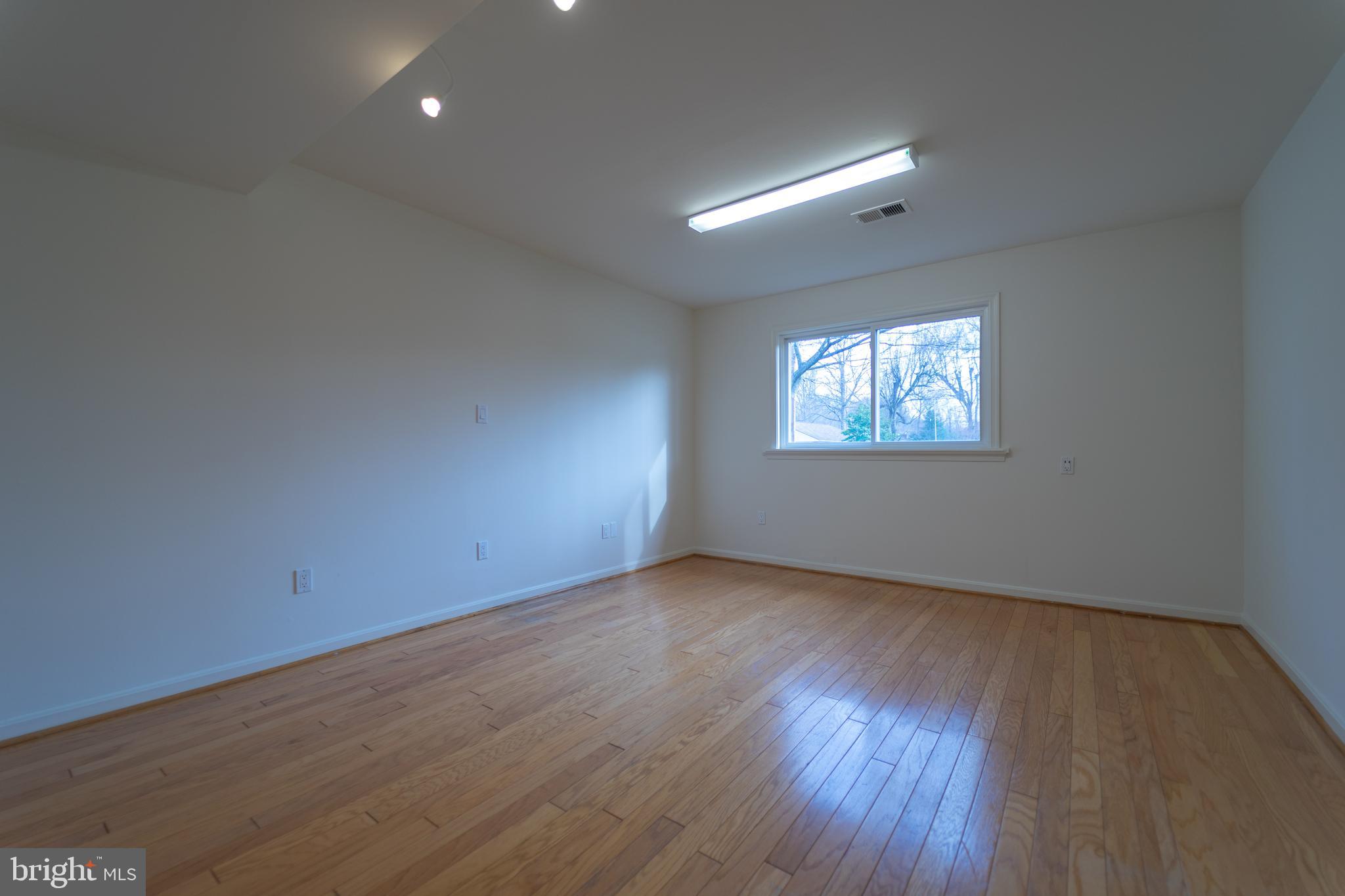 7902 Slidell Lane Springfield, VA 22151 - Photo 9 of 17 Gallery Image 9