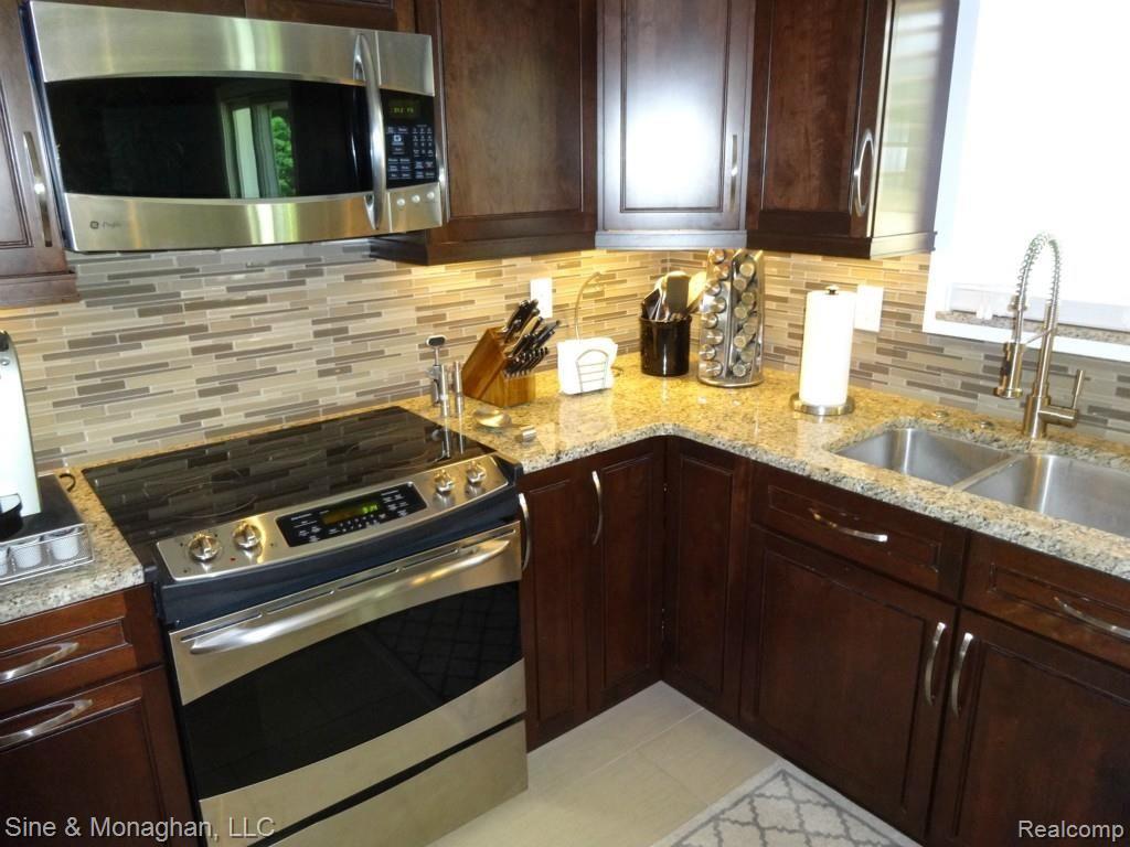 1190 Hayfield Road Rochester Hills, MI 48306 - Photo 9 of 31