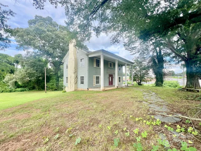 a view of a house with a backyard
