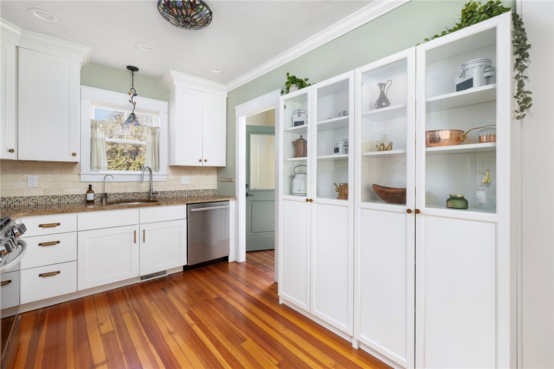 2038 Broad Street Cranston, RI 02905 - Photo 11 of 26