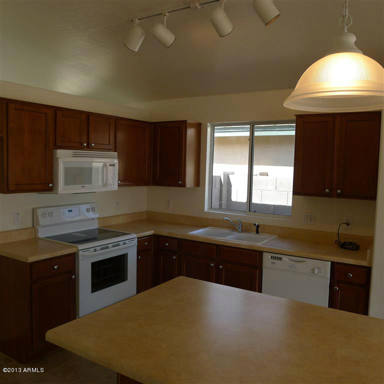 2828 West Pecan Road Phoenix, AZ 85041 - Photo 5 of 9 Kitchen2 (Medium)