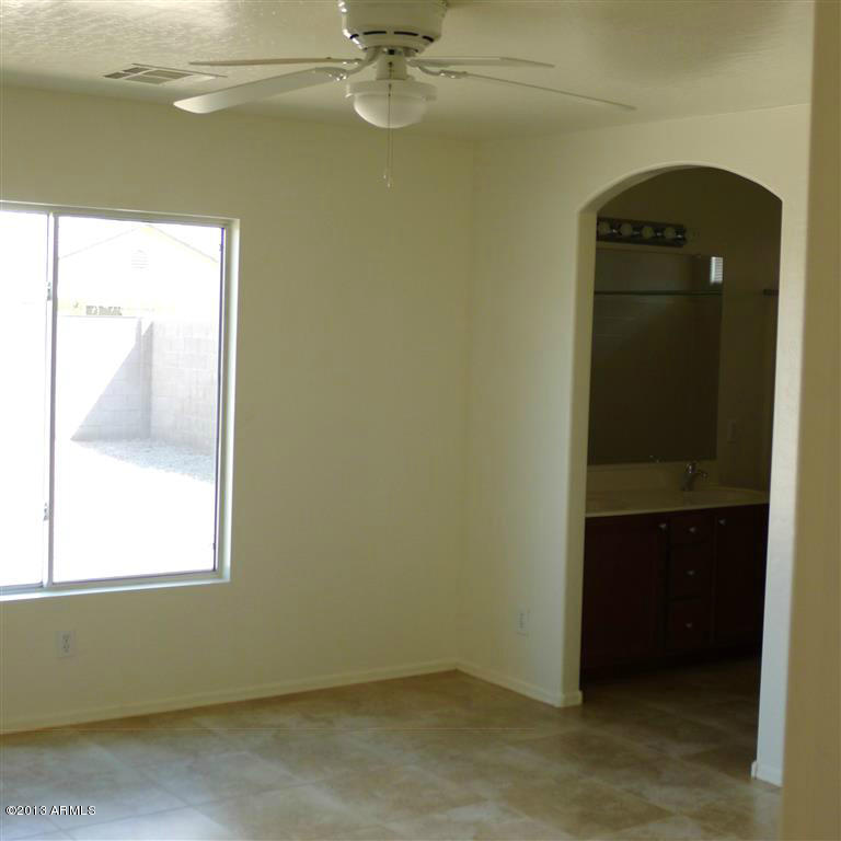 2828 West Pecan Road Phoenix, AZ 85041 - Photo 7 of 9 Master Bathroom (Medium)