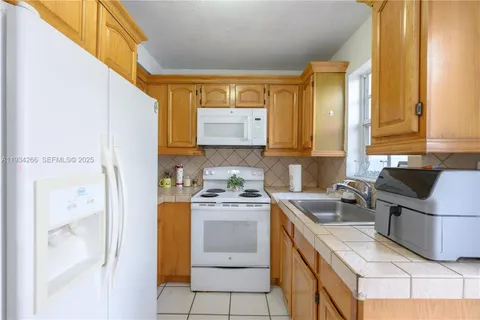 $800,000 | 30 Southwest 57th Court, Miami, FL 33144