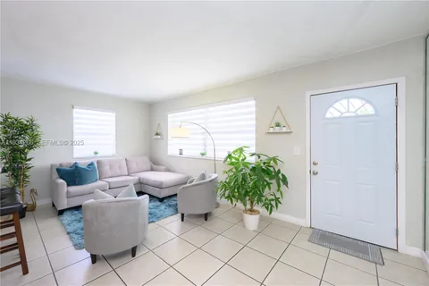 $800,000 | 30 Southwest 57th Court, Miami, FL 33144
