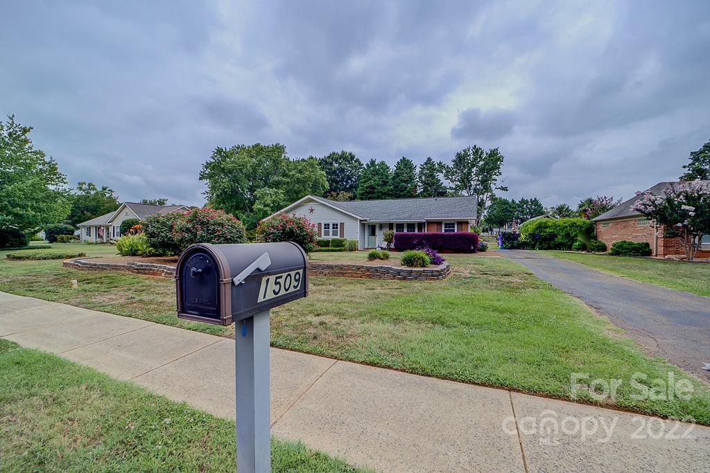 1509 Reid Harkey Road Matthews, NC 28105 - Photo 2 of 42 Gallery Image 2