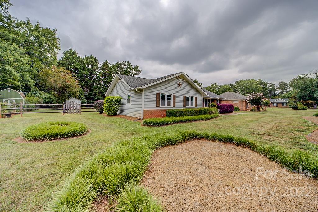 1509 Reid Harkey Road Matthews, NC 28105 - Photo 4 of 42 Gallery Image 4