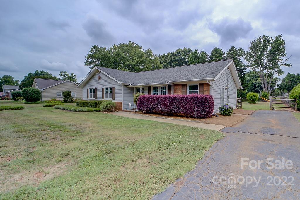 1509 Reid Harkey Road Matthews, NC 28105 - Photo 5 of 42 Gallery Image 5