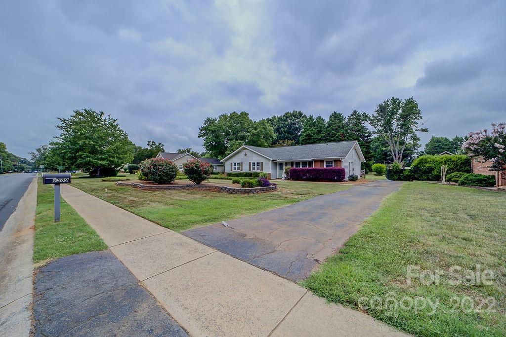 1509 Reid Harkey Road Matthews, NC 28105 - Photo 8 of 42 Gallery Image 8