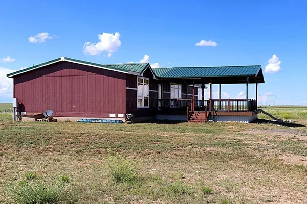 a view of a house with backyard and porch