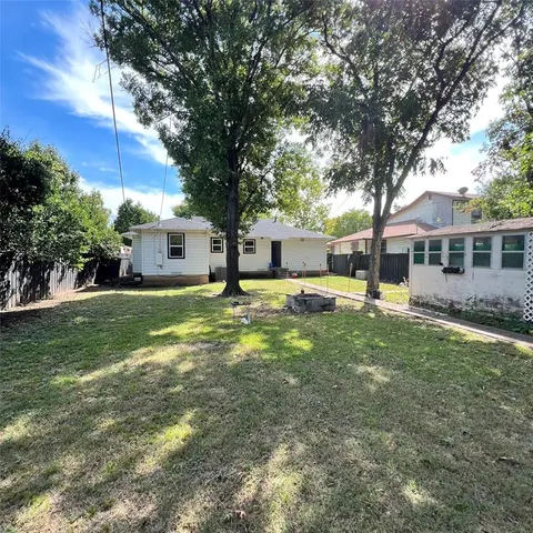 $2,100 | 2441 Falls Drive, Dallas, TX 75211