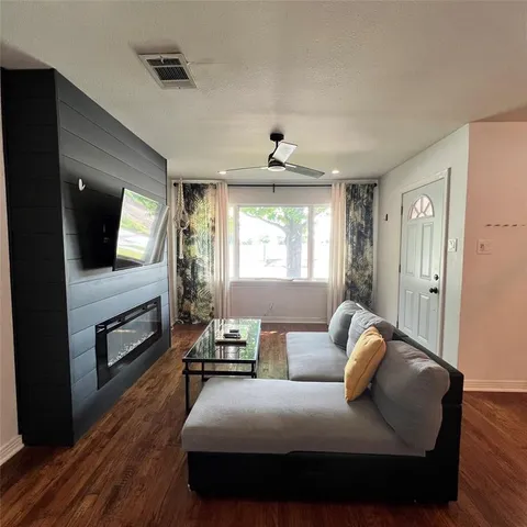 $2,100 | 2441 Falls Drive, Dallas, TX 75211